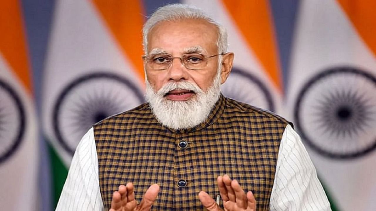 भारताचे पंतप्रधान नरेंद्र मोदींनी युट्यूबवरती आपला 1 कोटीचा आकडा गाठला आहे. त्यामुळे इतर राष्ट्रीय नेत्यांच्या तुलनेत आघाडीवर आहेत.