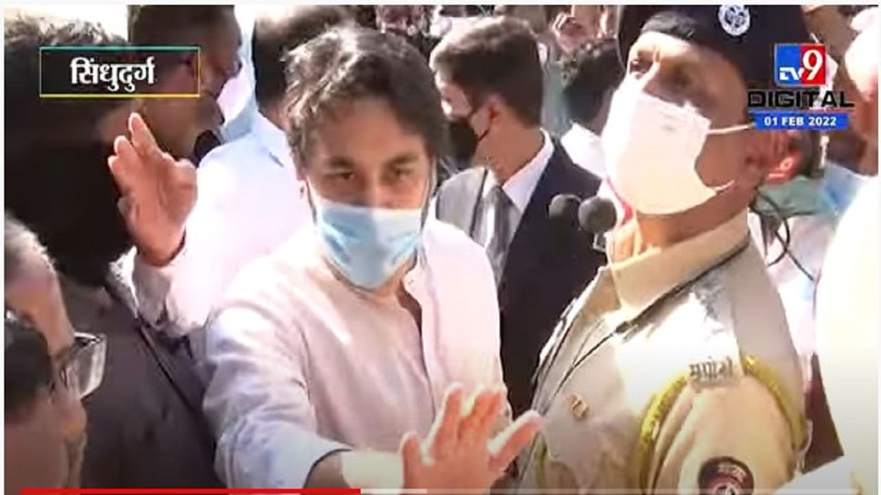 Nitesh Rane | नितेश यांचा जामीन फेटाळल्यानंतर निलेश आक्रमक; सिंधुदुर्ग कोर्टासमोर हायव्होल्टेज ड्रामा Nitesh Rane | नितेश यांचा जामीन फेटाळल्यानंतर निलेश आक्रमक; सिंधुदुर्ग कोर्टासमोर हायव्होल्टेज ड्रामा