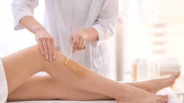 त्वचेला कोणतेही नुकसान न पोचवता वँक्सिंग कसं करायचं? जाणून घ्या