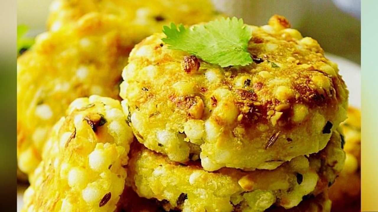 साबुदाणा नेहमी प्रश्नांच्या तावडीत का सापडतो? जाणून घेऊया साबुदाणा बनवण्याबाबतच्या प्रक्रिये बद्दलची सत्यता साबुदाणा नेहमी प्रश्नांच्या तावडीत का सापडतो? जाणून घेऊया साबुदाणा बनवण्याबाबतच्या प्रक्रिये बद्दलची सत्यता