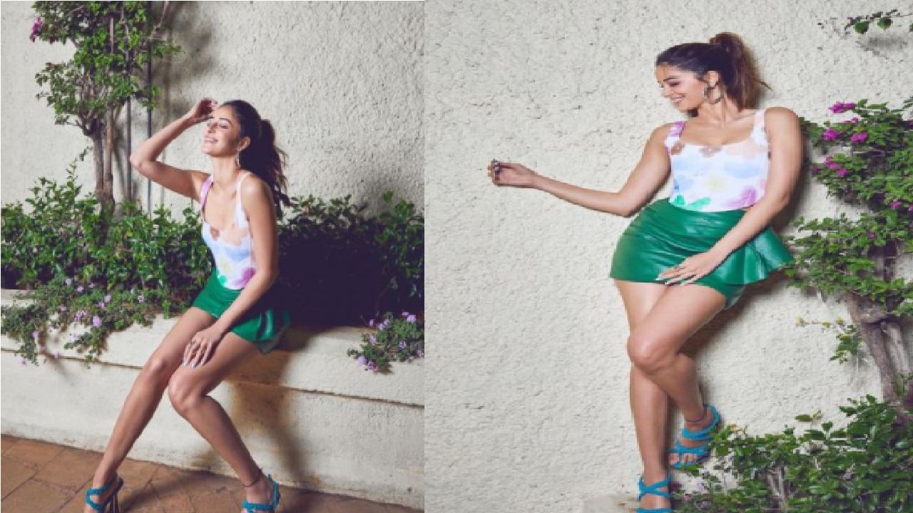 अनन्याने इन्स्टाग्रामवर व्हाईट कलरचा टॉप घातलाय. त्यावर रंगीबेरंगी फुलं आहेत आणि हिरव्या रंगाचा स्कर्ट तिने यावर घातला आहे. या लुकमध्ये ती खूपच क्यूट दिसत आहे.