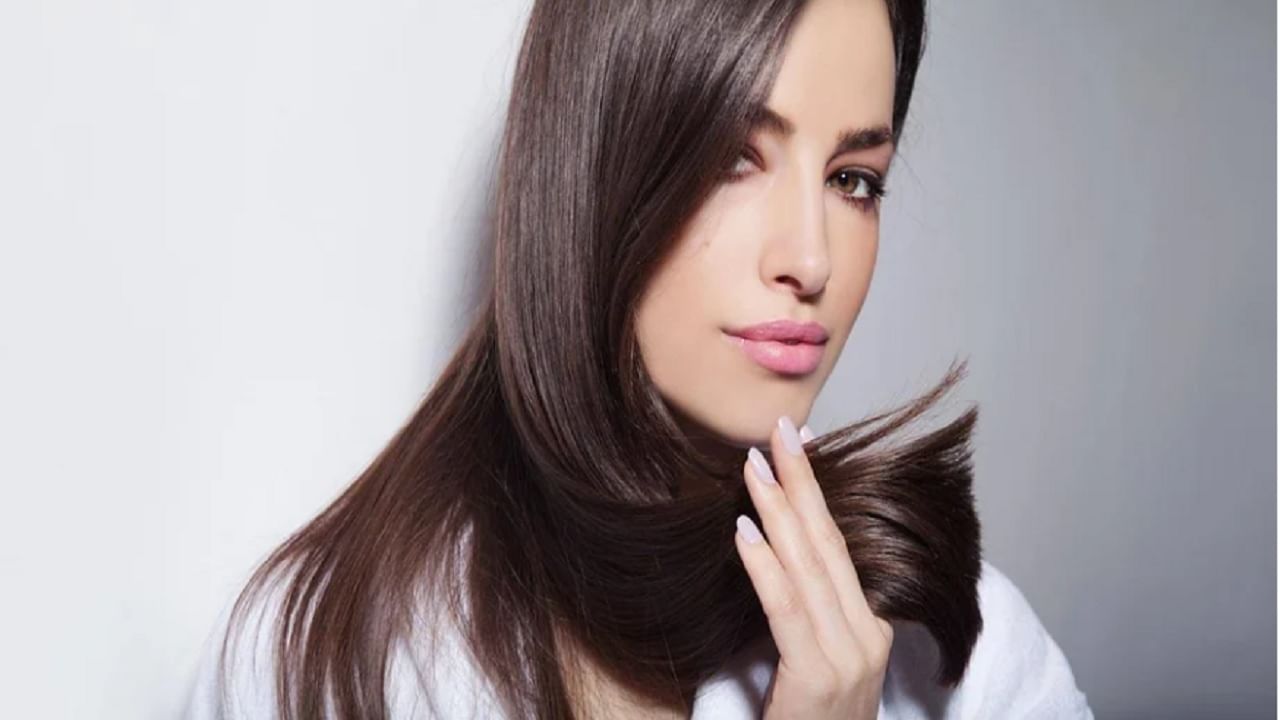 Hair Care Tips : तेल लावल्यानंतर तुमचेही केस गळतात?, मग या चुका टाळा