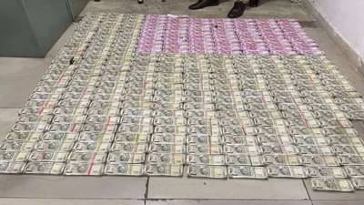 Noida IT Raid: माजी आयपीएसच्या बंगल्यातील तळघरात 700 लॉकर्स, 5.77 कोटींची रक्कम जप्त