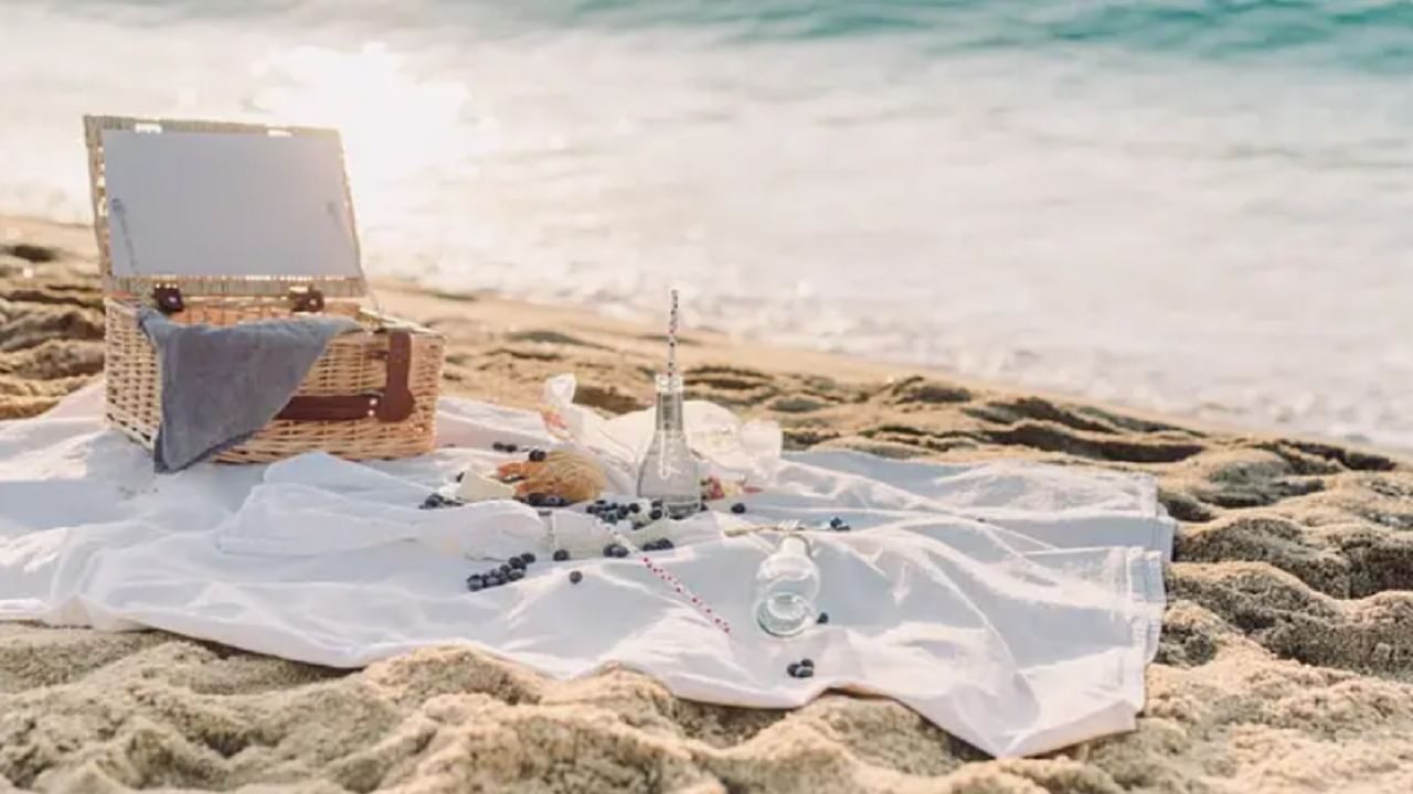 गल्जीबाग बीचची स्वतःची खासियत आहे. पर्यटकांना विशेषतः जोडप्यांना हा बीच नेहमीच आवडतो. इथला नितळ समुद्रकिनारा आणि सोबतीची साथ तुम्हाला शांतता देईल. जर तुम्हाला तुमच्या पार्टनरला सरप्राईज द्यायला आवडत असेल तर तुमच्यासाठी हे बेस्ट ठिकाण आहे.