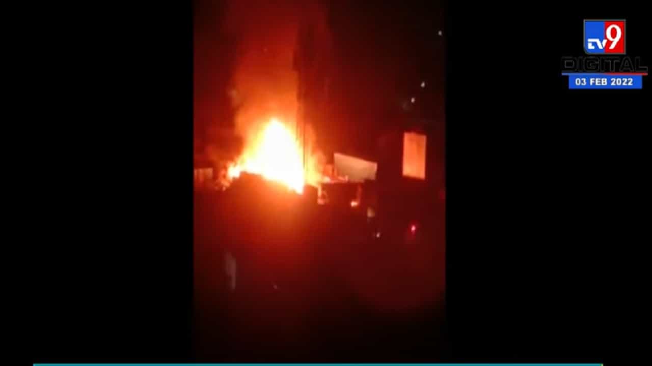 पुण्यातील सासवडमध्ये गोदामाला भीषण आग, गोदाम संपूर्ण जळून खाक पुण्यातील सासवडमध्ये गोदामाला भीषण आग, गोदाम संपूर्ण जळून खाक