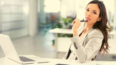 डिलीवरी नंतर अर्धवट सोडलेले करीअर पूर्ण करायचे स्वप्न पाहताय? तर काही टिप्सच्या आधारे पुन्हा घेऊ शकता गगन भरारी!