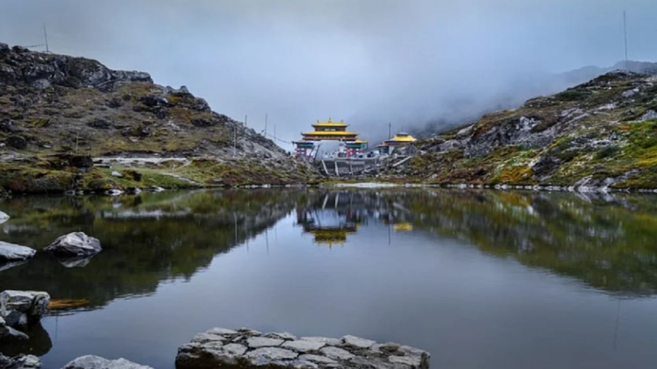 तवांग शहराचे सौंदर्य, पी टी त्सो तलावाचे आकर्षण वाढवते. सुंदर दृश्यांनी भरलेले, पीटी त्सो तवांग शहरापासून सुमारे 25 किलोमीटर अंतरावर आहे. हे एक अतिशय मोहक पर्यटन स्थळ आहे. 