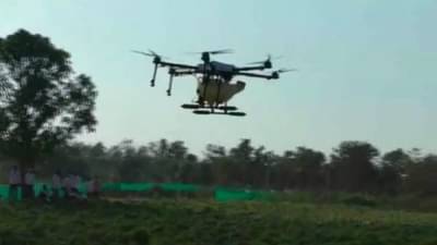 Drone farming | जमलंच गड्या! इकडं अर्थमंत्र्यांनी सांगितलं अन् भंडाऱ्याच्या बहाद्दरानं ड्रोन शेतीचा प्रयोगही केला!