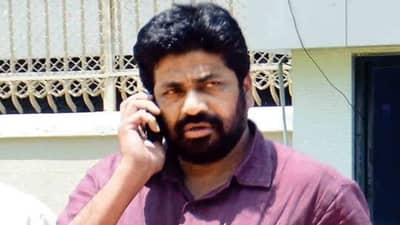 शेतकऱ्यांच्या प्रश्नावर बच्चू कडूंनी पोलीस अधिकाऱ्याला झापलं! ऑडिओ क्लिप व्हायरल