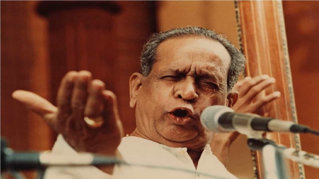 कर्नाटकातील गदग जिल्ह्यातील एका छोट्याशा गावात ४ फेब्रुवारी १९२२ रोजी आधुनिक भारतातील तानसेन म्हणून ओळखल्या जाणाऱ्या पंडित भीमसेन जोशी यांचा जन्म झाला. भीमसेन जोशी जन्माच्या वेळीच रडले तेच एका संगीताच्या रागात...! पुढे जाऊन हेच भीमसेन जोशी भारतरत्न झाले. इथल्या मातीसाठी भीमसेन जोशी एक अभिमान आहे, कारण करोडो भारतीयांना त्यांचा गर्व वाटतो.