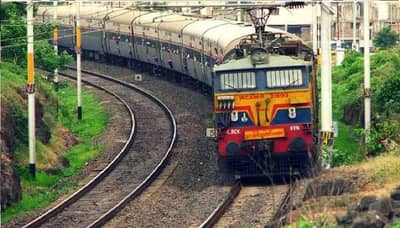 ट्रेनमध्ये अपंग, वरिष्ठ नागरिक यांच्याशिवाय या अन्य प्रवाशांना सुद्धा मिळते प्रवास भाड्यात सूट, चला तर मग जाणून घेऊया