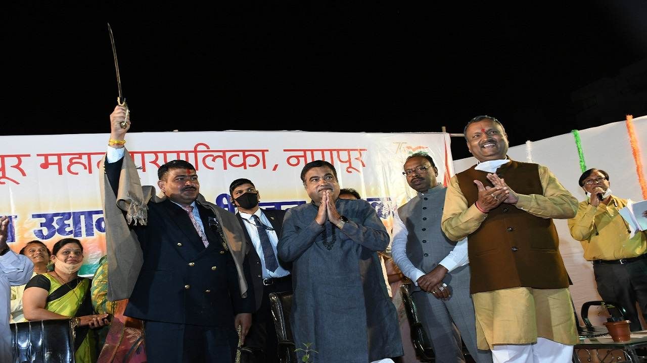 नागपुरातील वंदे मातरम् उद्यानात वीर जवानांच्या गाथा; देशाच्या सुरक्षेसाठी लढणाऱ्यांचा गौरव नागपुरातील वंदे मातरम् उद्यानात वीर जवानांच्या गाथा; देशाच्या सुरक्षेसाठी लढणाऱ्यांचा गौरव