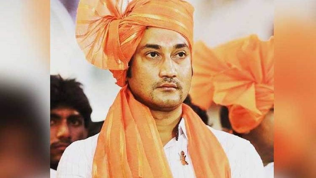 बीडचे आमदार संदीप क्षीरसागर यांची दुटप्पी भूमिका, मंजूर कामात घातला खोडा; शिवसेनेचा आरोप बीडचे आमदार संदीप क्षीरसागर यांची दुटप्पी भूमिका, मंजूर कामात घातला खोडा; शिवसेनेचा आरोप