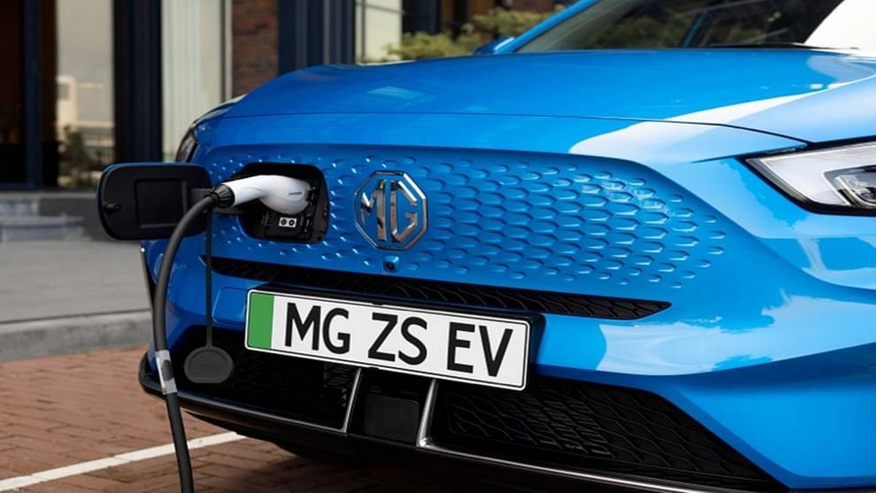 2022 MG ZS EV मध्ये कंपनीने फास्ट चार्जिंगचा वापर केला आहे. हे तंत्रज्ञान कारची बॅटरी केवळ एका तासात 80 टक्के चार्ज करते. 