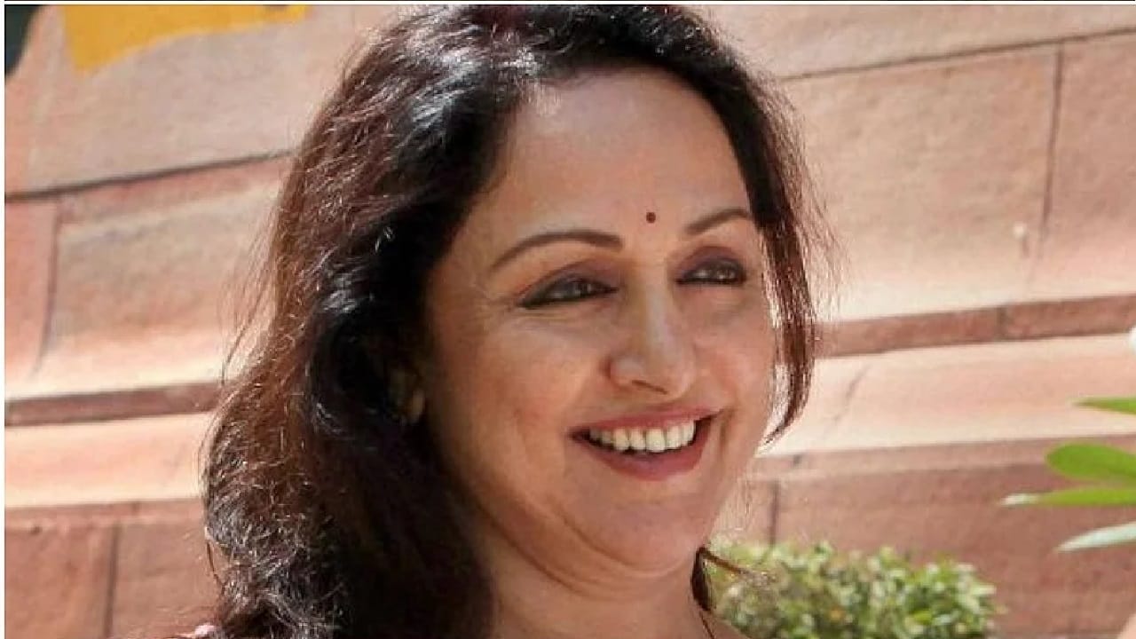 हेमा मालिनी यांनी मागील वर्षी आलेल्या शिमला मिर्ची या चित्रपटात त्यांनी काम केले होते, मात्र त्या चित्रपटाने बॉक्स ऑफिसवर काही विशेष कमाल दाखवली नाही.