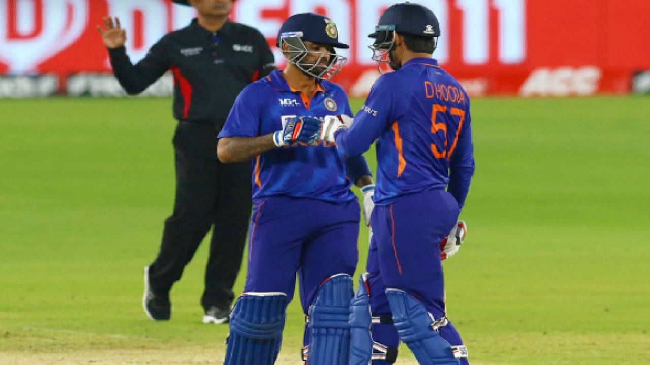 IND vs WI: सुर्य कुमार यादवला भडकवणारा तो जोडीदार कोण? मागच्या मॅचमध्ये काय झालं? IND vs WI: सुर्य कुमार यादवला भडकवणारा तो जोडीदार कोण? मागच्या मॅचमध्ये काय झालं?
