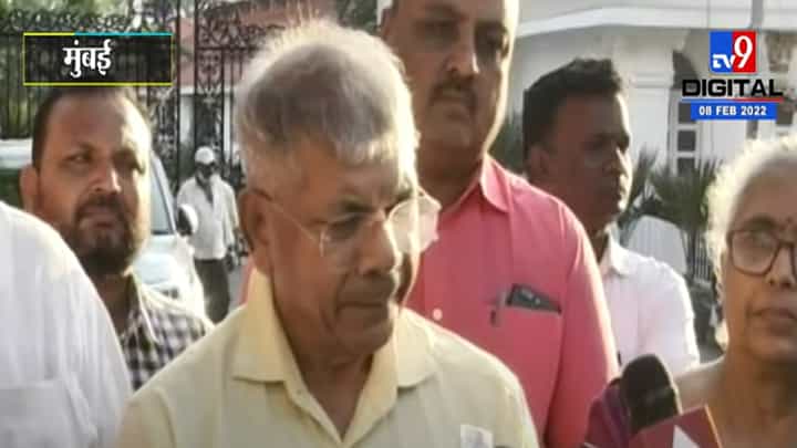 ‘जशी त्यांनी आंबेडकरी गाणी गायली नाहीत तशी…’ लता मंगेशकर यांच्यावर आंबेडकरांची टिप्पणी ‘जशी त्यांनी आंबेडकरी गाणी गायली नाहीत तशी…’ लता मंगेशकर यांच्यावर आंबेडकरांची टिप्पणी