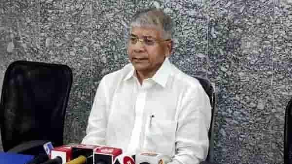 हिजाबवरून प्रकाश आंबेडकरांचा भाजपावर निशाणा