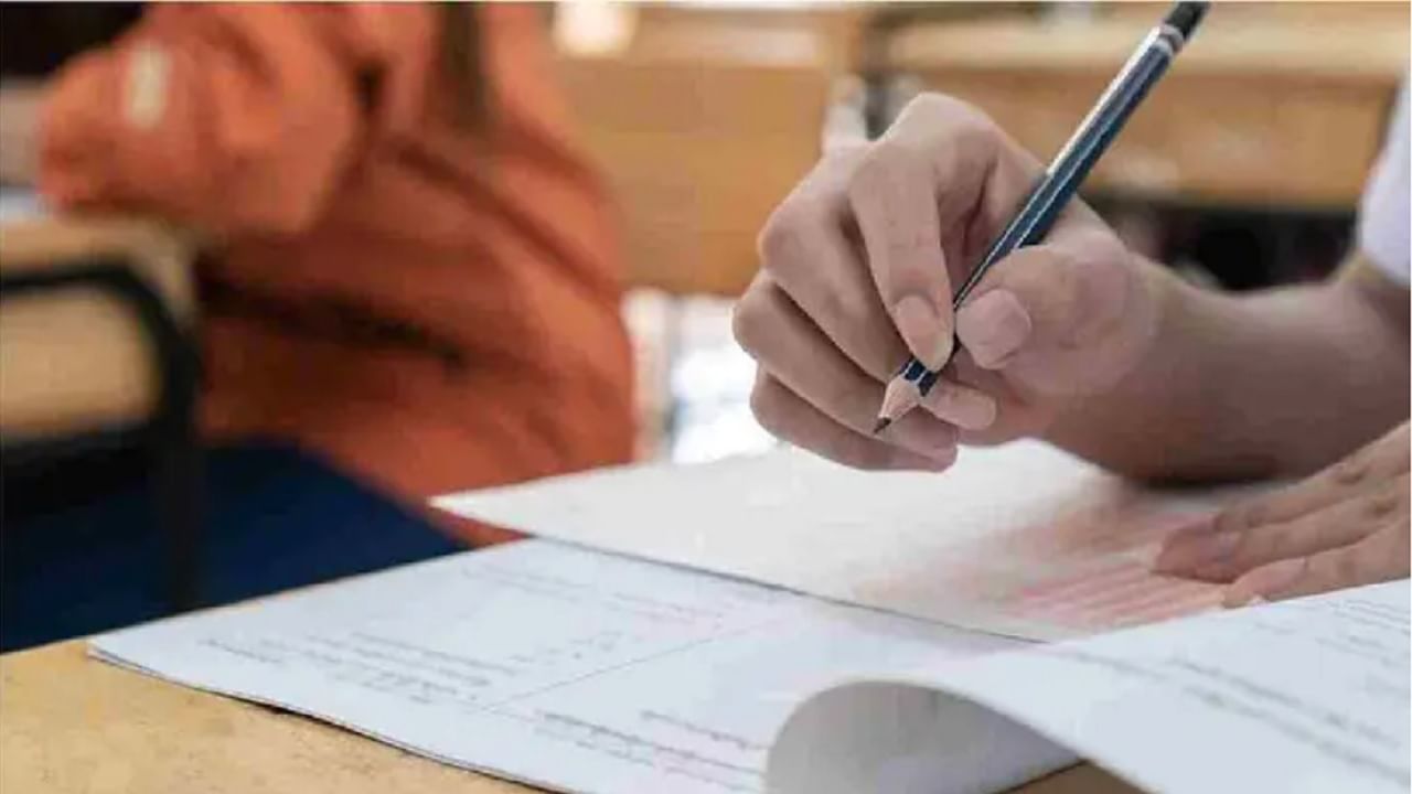 SSC exam : दहावीच्या परीक्षेत कॉपी करण्याचा प्रयत्न फसला, राज्यभरात 15 विद्यार्थ्यांवर कारवाई SSC exam : दहावीच्या परीक्षेत कॉपी करण्याचा प्रयत्न फसला, राज्यभरात 15 विद्यार्थ्यांवर कारवाई