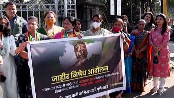 ज्या छत्रपती शिवरायांनी जात, धर्म, प्रांत असा कुठलाही भेदभाव न करता सर्वांना सोबत घेत स्वराज्याची स्थापना केली, अशा या महाराष्ट्र प्रांताबद्दल देशाचे पंतप्रधान नरेंद्र मोदी यांनी अपमानास्पद वक्तव्य केल्याचा राष्ट्रवादीचा आरोप केला आहे. शिवाजीनगर येथील छत्रपती शिवाजी महाराज पुतळ्यासमोर राष्ट्रवादीकडून आंदोलन करण्यात आले आहे.