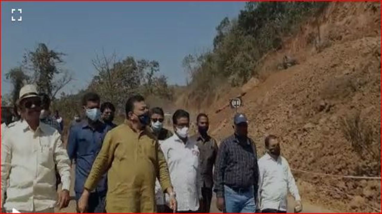 परशुराम ग्रामस्थांशी चर्चा करून घाटातील काम सुरूच ठेवा, दुर्घटनेनंतर आ. भास्कर जाधव यांच्या सूचना परशुराम ग्रामस्थांशी चर्चा करून घाटातील काम सुरूच ठेवा, दुर्घटनेनंतर आ. भास्कर जाधव यांच्या सूचना