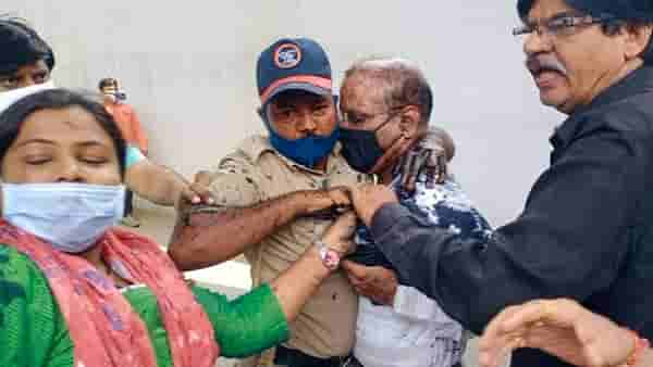 अमरावती मनपा आयुक्तांवर शाईफेक प्रकरण, आमदार रवी राणांसह दहा कार्यकर्त्यांवर गुन्हा