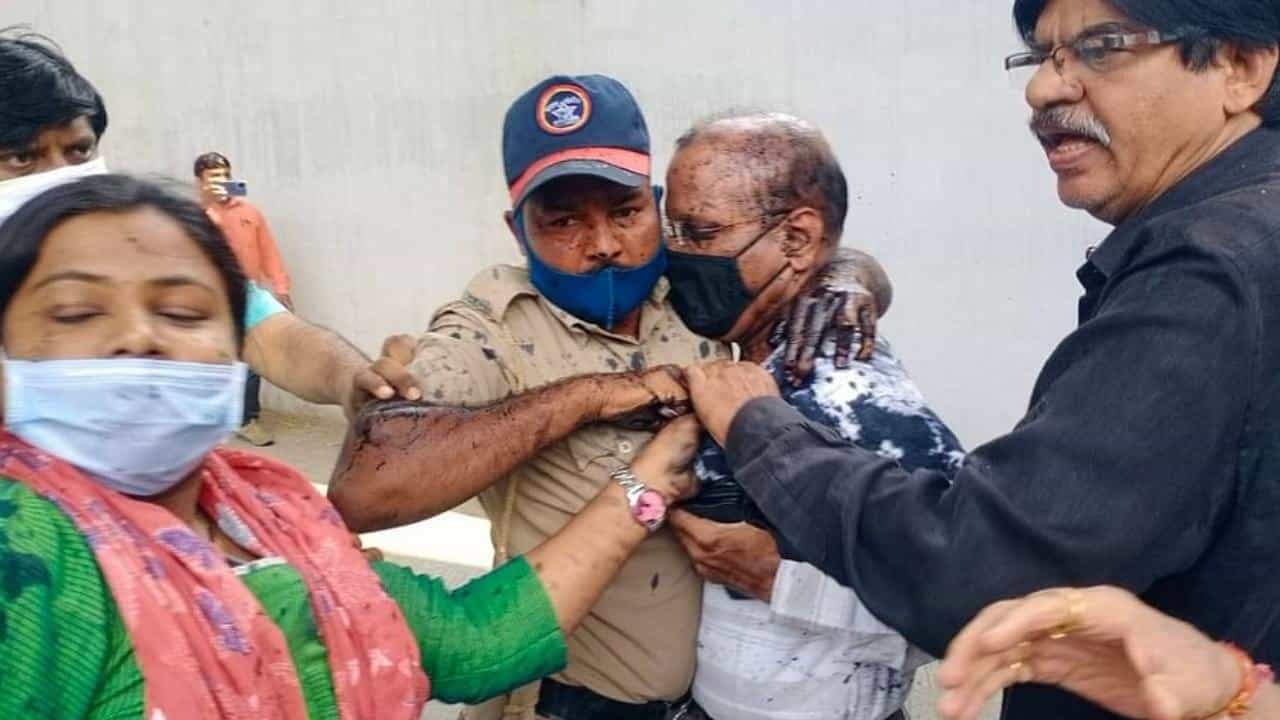 अमरावती मनपा आयुक्तांवर शाईफेक प्रकरण, आमदार रवी राणांसह दहा कार्यकर्त्यांवर गुन्हा