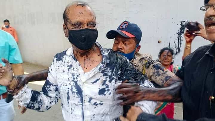 शाईफेकीच्या घटनेनंतर अमरावतीच्या आयुक्तांची पहिली प्रतिक्रिया शाईफेकीच्या घटनेनंतर अमरावतीच्या आयुक्तांची पहिली प्रतिक्रिया