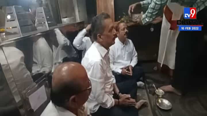 लता मंगेशकर यांच्या अस्थी विसर्जनासाठी मिलिंद नार्वेकर नाशिकमध्ये लता मंगेशकर यांच्या अस्थी विसर्जनासाठी मिलिंद नार्वेकर नाशिकमध्ये