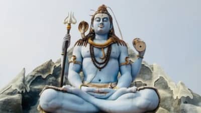 MahaShivratri 2022: महाशिवरात्रीच्या दिवशी चुकूनही शिवलिंगावर या गोष्टी अर्पण करू नका, जाणून घ्या पूजेची पद्धत