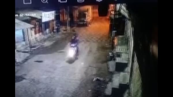 VIDEO : कल्याणमध्ये घरात घुसून महिलेला मारहाण, दागिने घेऊन अल्पवयीन चोरटे पसार, दोघांची बालसुधारगृहात रवानगी