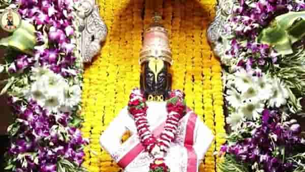 Video : पंढरपुरात सावळ्या विठुरायाच्या मंदिरात फुलांची आरास