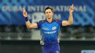 Trent Boult IPL 2022 Auction: ट्रेंट बोल्टसाठी तीन संघांची टक्कर, मुंबईनं गमावलं, बोल्ट कुणासाठी विकेट घेणार?