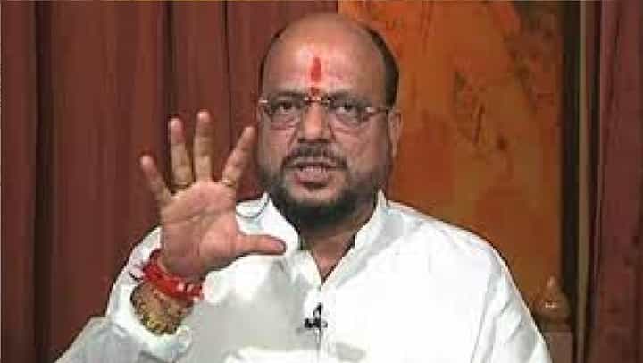 मी अभिनेत्रीचा गाल सोडला आणि ओम पुरीचा गाल पकडला- गुलाबराव पाटील मी अभिनेत्रीचा गाल सोडला आणि ओम पुरीचा गाल पकडला- गुलाबराव पाटील