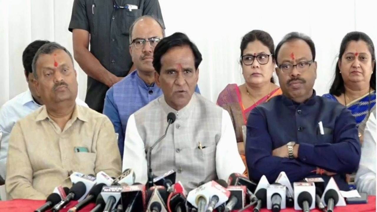 Nagpur | वणीतील खाणीतून दोन ट्रक कोळशाची तस्करी, केंद्रीय मंत्री रावसाहेब दानवे यांनी बोलणे का टाळले? Nagpur | वणीतील खाणीतून दोन ट्रक कोळशाची तस्करी, केंद्रीय मंत्री रावसाहेब दानवे यांनी बोलणे का टाळले?