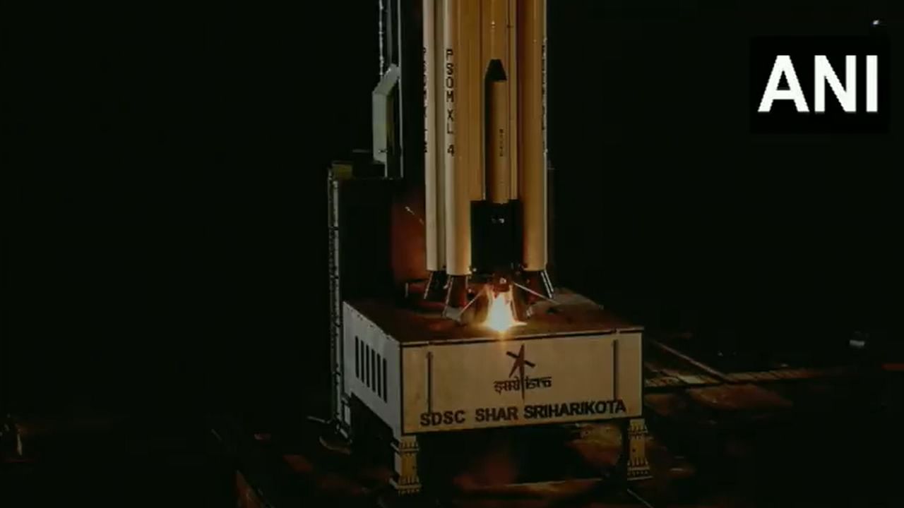 ISRO : इस्त्रोकडून वर्षातील पहिली मोहीम फत्ते, PSLV-C52 चं यशस्वी प्रक्षेपण, पाहा Video