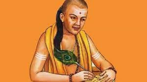 आचार्य चाणक्य यांनी सकाळी लवकर उठून अशा कामांबद्दल सांगितले आहे, ज्यामुळे तुमचा संपूर्ण दिवस ऊर्जेने भरू शकतो. शिस्तबद्ध दिनचर्या पाळणारे लोक आनंदी आणि यशस्वी राहतात. त्यांच्या आयुष्यात सर्व वेळेवर होतात. चला तर मग जाणून घेऊयात कोणत्या आहेत त्या गोष्टी.