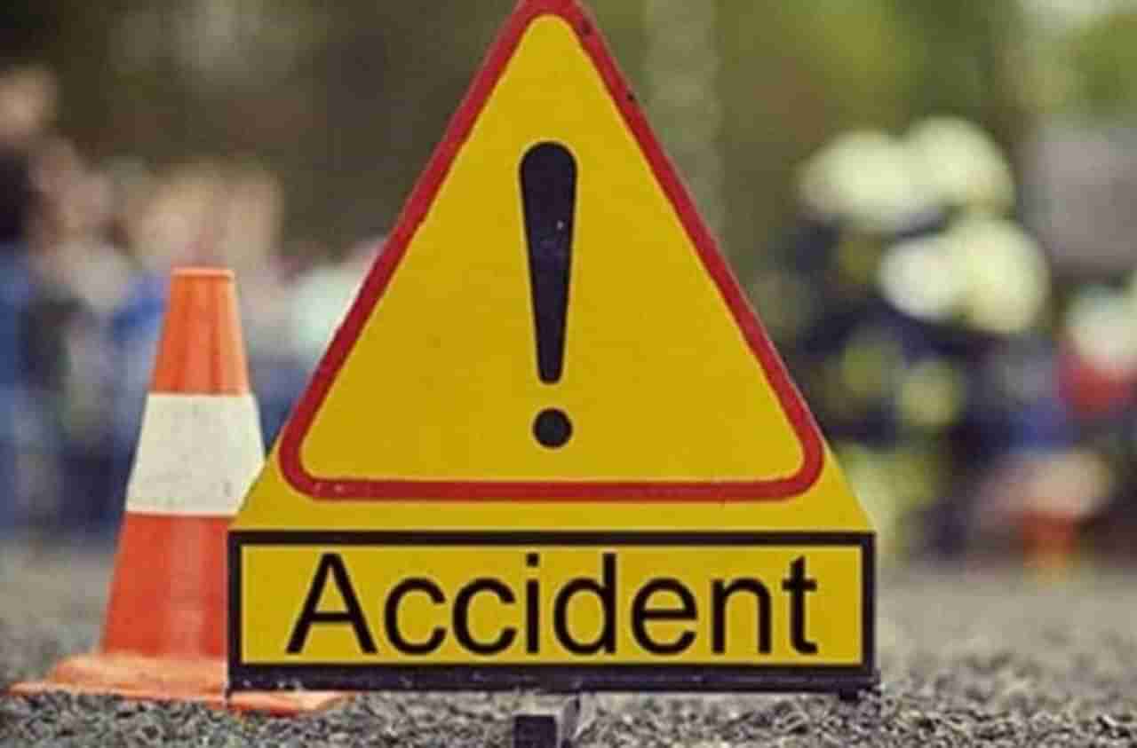 Pune-Mumbai highway Accident| जुना पुणे -मुंबई महामार्गावरील अपघाताचे सत्र थांबेना ; पुणे मुंबई महामार्गावर पिक अप-ट्रकचा अपघात, केळी रस्त्यावर पसरली, निसरड्या रस्त्यांवरुन गाड्या घसरल्या