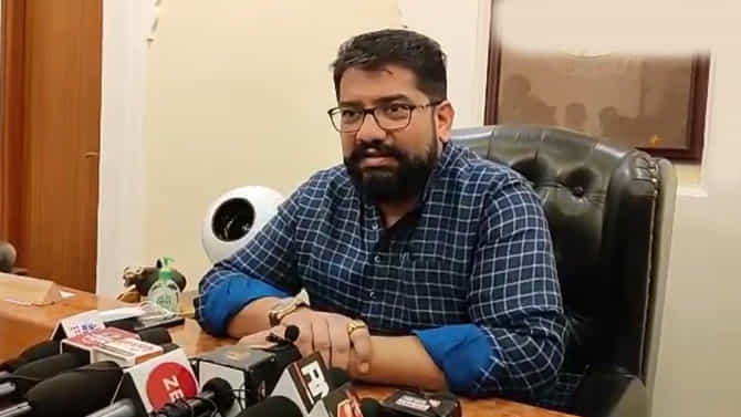 VIDEO: तर उदयनराजेंच्या ड्रायव्हरलाच I Love You चा मेसेज पाठवावा लागेल, व्हॅलेंटाईन डे निमित्त शिवेंद्रराजेंची कोपरखळी