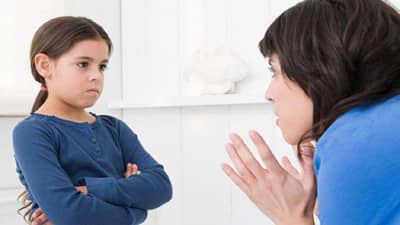 मुलांना रागावणे, धमकावणे म्हणजे शिस्त नव्हे, पालकांनो ‘या’सवयी बदला
