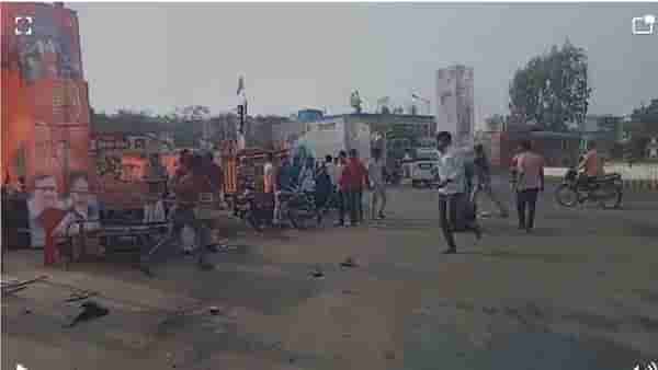 PHOTO | बीडमध्ये दोन गटात तुंबळ हाणामारी, लाठ्या-काठ्यांनी तरुणांची मारहाण, तणावपूर्ण शांतता!