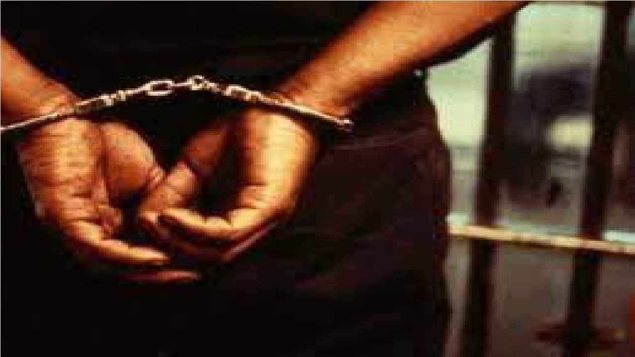 ठाणे पोलिसांनी जप्त केल्या दहा बंदुकासोबत अकरा काडतुसे; 52 हजारांचा ऐवज हस्तगत ठाणे पोलिसांनी जप्त केल्या दहा बंदुकासोबत अकरा काडतुसे; 52 हजारांचा ऐवज हस्तगत