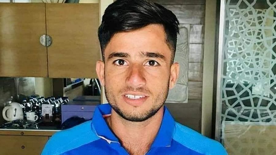 IPL मध्ये रवी बिश्नोईच नाव ऑक्शनसाठी पुकारण्यात आलं नाही. कारण  या युवा प्रतिभावान गोलंदाजाची लखनऊ सुपर जायंट्सने ड्राफ्ट प्लेयर्समध्ये निवड केली होती.  