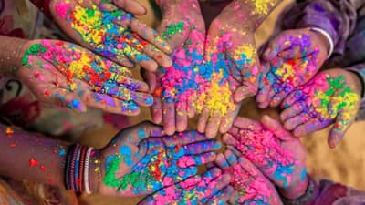 Holi 2022 | यावर्षी कधी साजरी होणार होळी? जाणून घ्या होलिका दहनाची गोष्ट