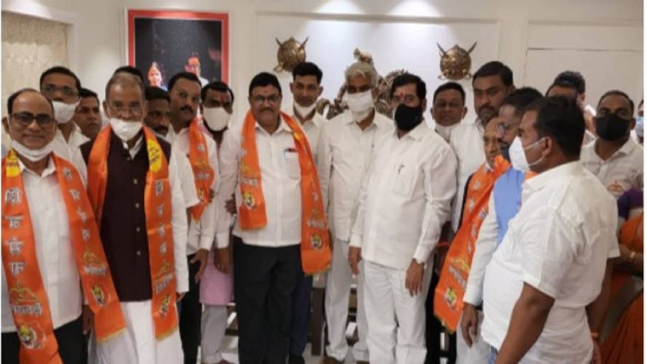 Bhandara Shiv Sena | पवनीच्या दोन नगरसेवकांचा शिवसेनेमध्ये मुंबईत प्रवेश, आमदार नरेंद्र भोंडेकर यांच्यावर दाखविला विश्वास