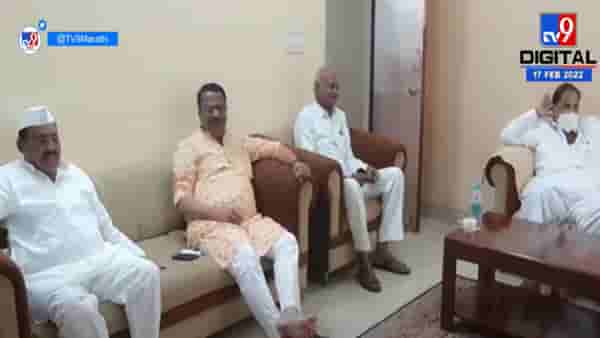 सोलापूरमध्ये जिल्हा दूध संघाच्या निवडणुकीत चिन्हांचे वाटप