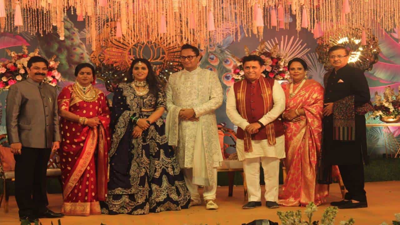 गोव्यात मध्ये प्रसाद लाड यांच्या मुलीचा विवाह संपन्न झाला होता. त्यानंतर आता रिसेप्शनला अनेकांनी हजेरी लावल नवदाम्पत्याला शुभेच्छा दिल्यात.