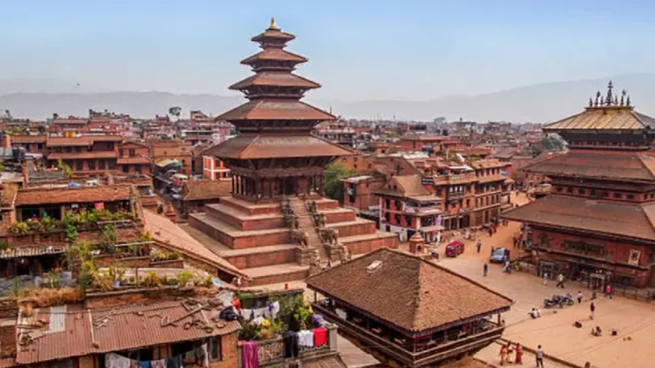 काठमांडू खोऱ्यात असलेले भक्तपूर नेपाळमध्ये फिरणाऱ्या लोकांना आकर्षित करण्याचे काम करते. भक्तपूरला भक्तांचे शहर असेही म्हणतात. नेपाळमध्ये फिरायला गेलात तर इथे नक्की भेट द्या.