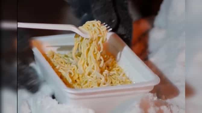 World coldest place : इथे जाऊ नका..! गरम पाण्याचाही काही क्षणात होतो बर्फ, पाहा Video