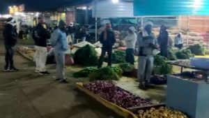 Yawatmal Market: ठोक मार्केटमध्ये थेट ग्राहकांची घुसखोरी, किरकोळ भाजी विक्रेत्यांनी घेतला 'हा' निर्णय अन् सर्वकाही ठप्प